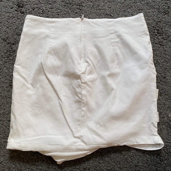 Asymmetrical skirt - Picture 3 of 3